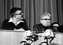 Вручение «Аэлиты» – президиум. (слева направо): Аркадий Стругацкий (Москва), Александр Казанцев (Москва)