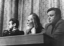 В президиуме (слева направо): Феликс Дымов (Ленинград), Олесь Бердник (Киев), Владимир Щербаков (Москва)