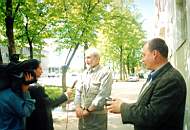 (слева направо): ?, Геннадий Прашкевич (Новосибирск), Евгений Пермяков (Екатеринбург). Библиотека «Милосердие», 13.06.02.