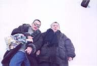(слева направо): Андрей Криволапов (Смоленск) и Андрей Саломатов (Москва). Вообще-то они лежат на снегу, но кажется, что лежит фотограф :) 26.01.03.