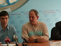 (слева направо): переводчик (Екатеринбург), Алан дин Фостер (США)