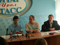 (слева направо): переводчик (Екатеринбург), Алан дин Фостер (США), ? (Екатеринбург)