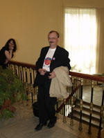 Перед входом в актовый зал: Сергей Казанцев (Екатеринбург).